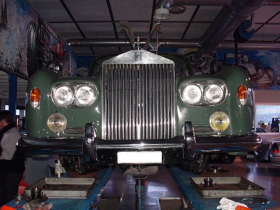 La revisione dei freni di una Rolls Royce Silver Cloud: Mantieni la sicurezza e l’eleganza di un’auto iconica